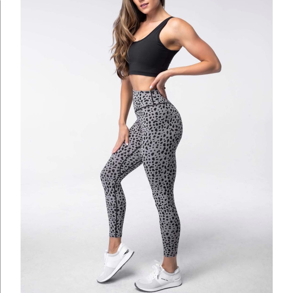 NWOT Balance Athletica Snow Leopard midnight pant